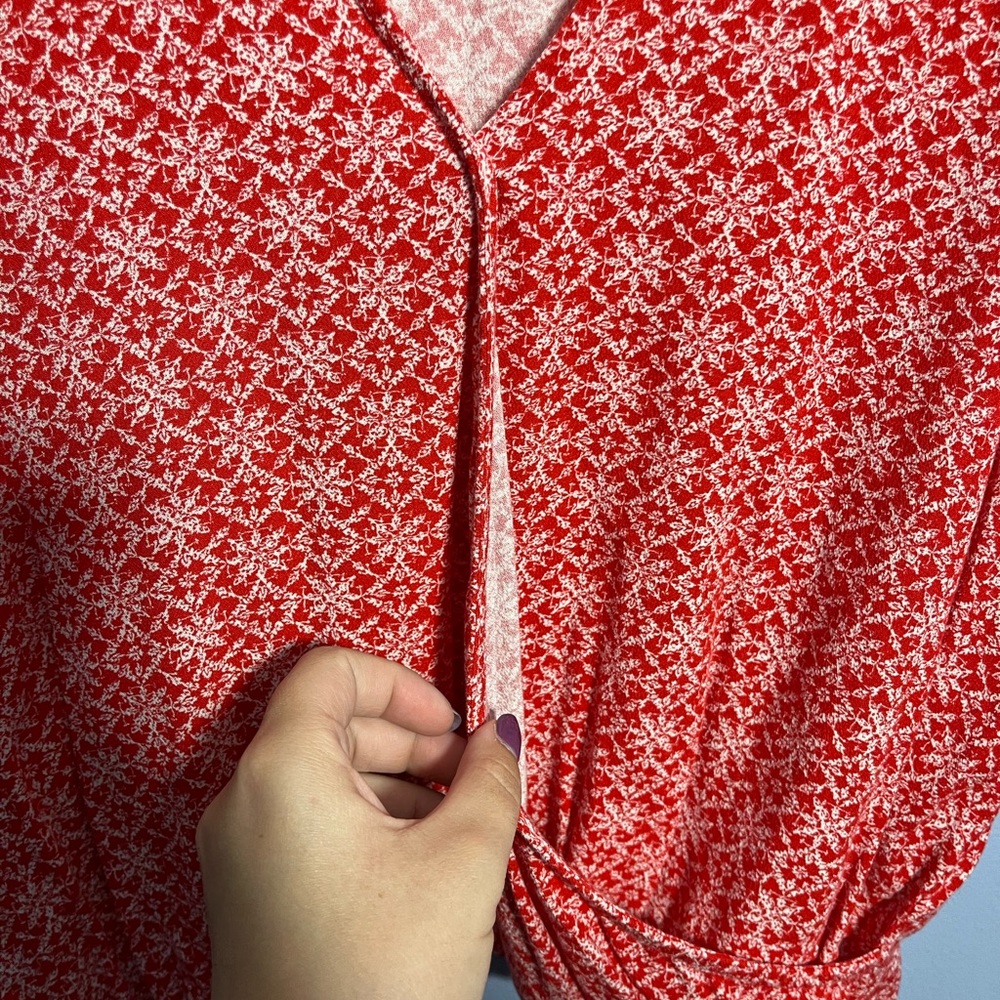 🦋Universal Thread blouse🦋 - Picture 2 of 4